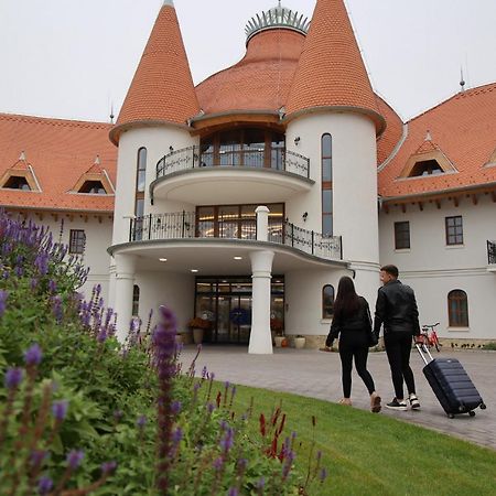 Hungarikum Hotel Lakitelek Bagian luar foto