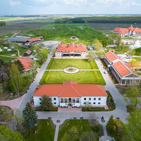 Hungarikum Hotel Lakitelek Bagian luar foto