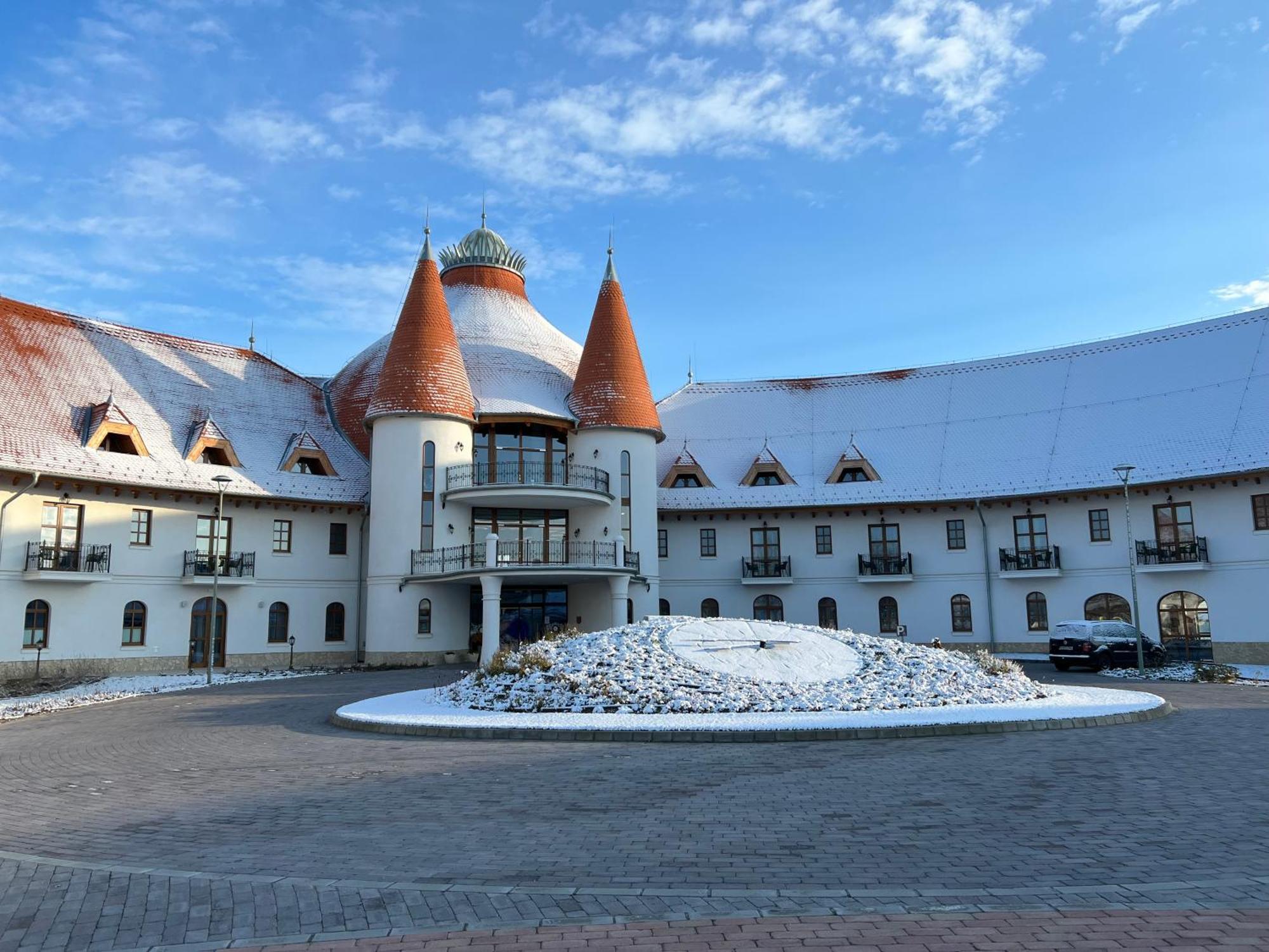 Hungarikum Hotel Lakitelek Bagian luar foto